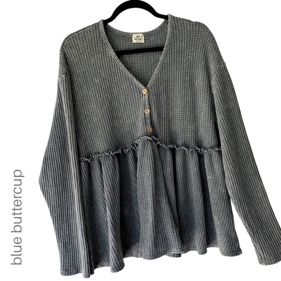 NWOT | GRAY LONG SLEEVE WAFFLE KNIT BABYDOLL TOP BUTTON FRONT V-NECK | SMALL - Picture 1 of 10